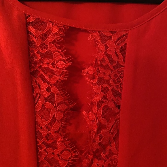 Red top with lace features and cut-out neckline - Picture 2 of 3